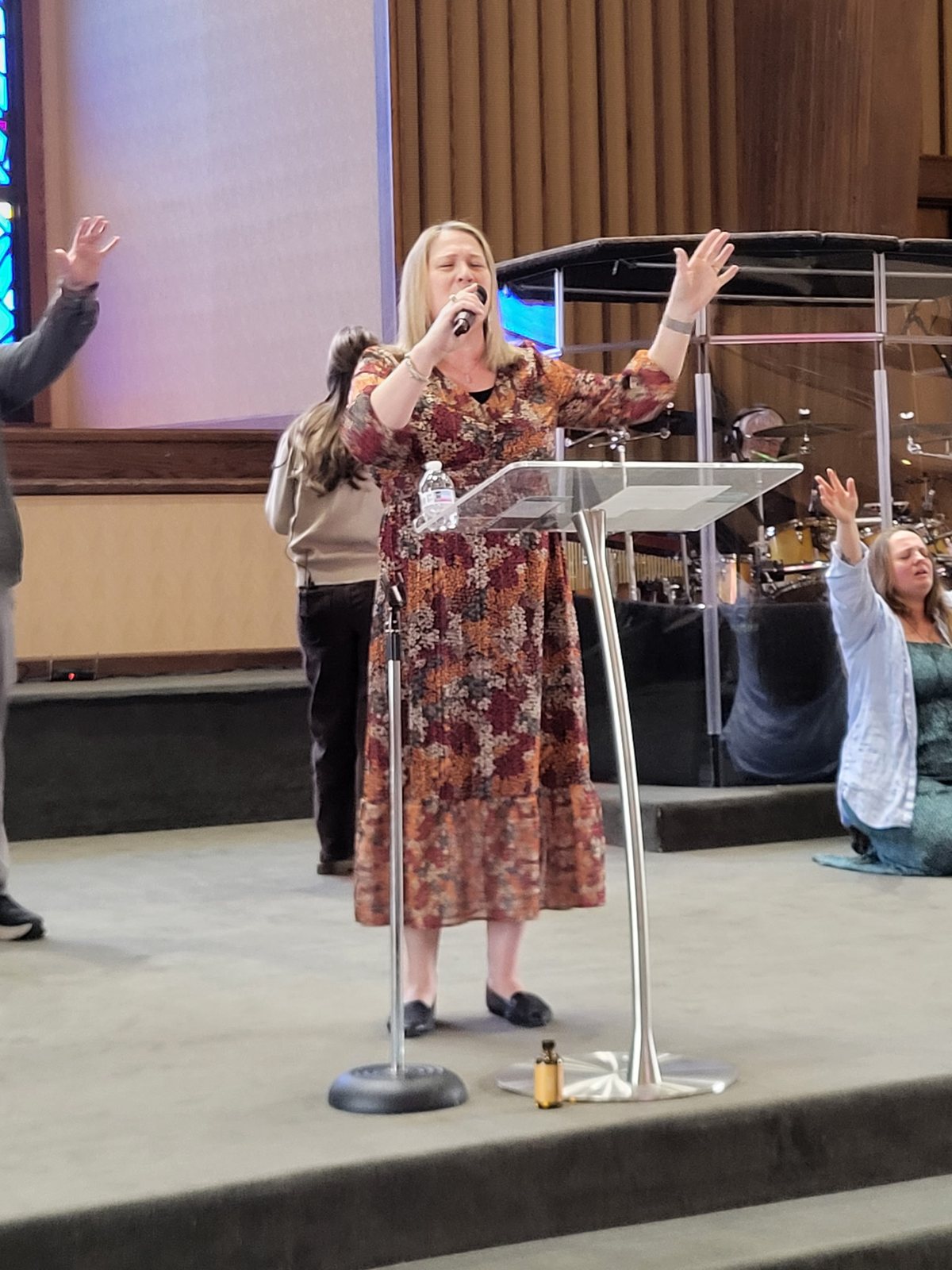 DeAnna Crawford leading worship at GT Church